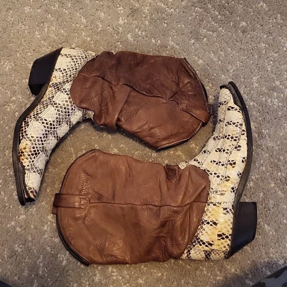 Vintage Dingo Made in the USA Snake Skin Cowboy Boots with Toe Tips - Picture 5 of 16